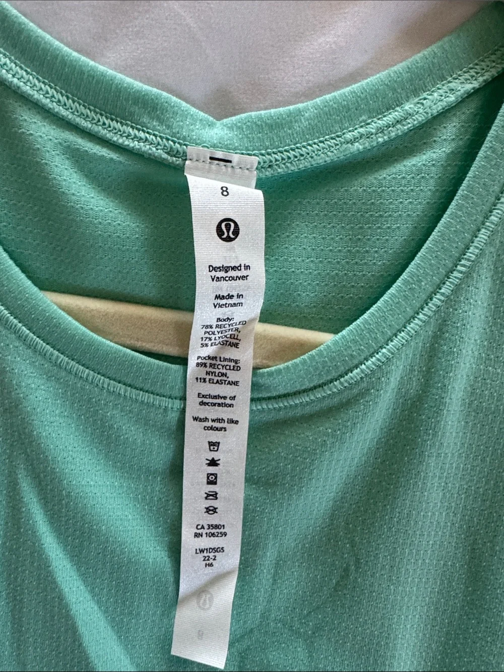 Lululemon Cap Sleeve Hiking Tank Top size 8 Wild Mint w/ neon zipper detail